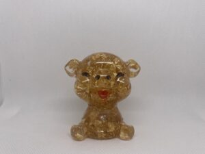 figurine en résine dorée